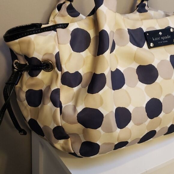 Kate SPADE STEVIE STRAWBERRY BANKE SHOULDER BAG, IVORY BAG WITH BLACK & TAN DOTS - Picture 4 of 16